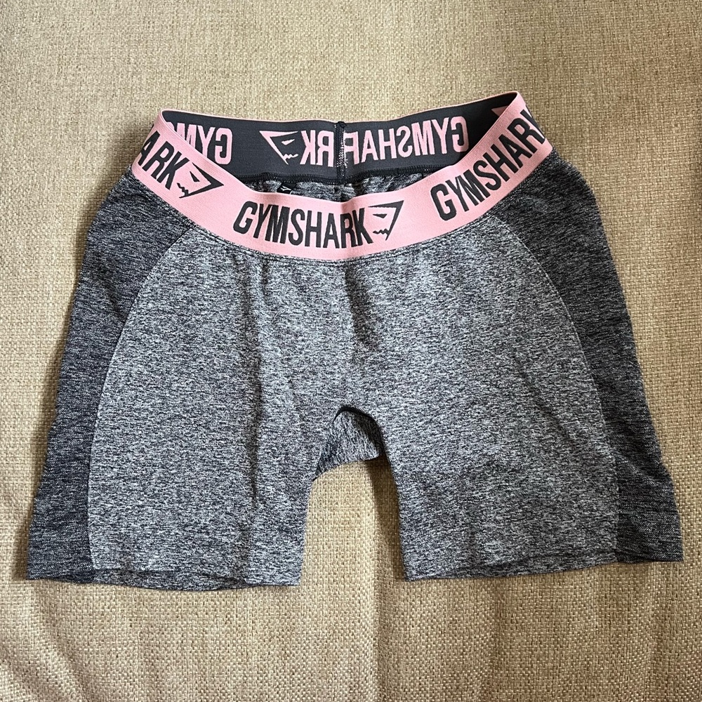 Gymshark Flex Shorts - gray & pink - EUC